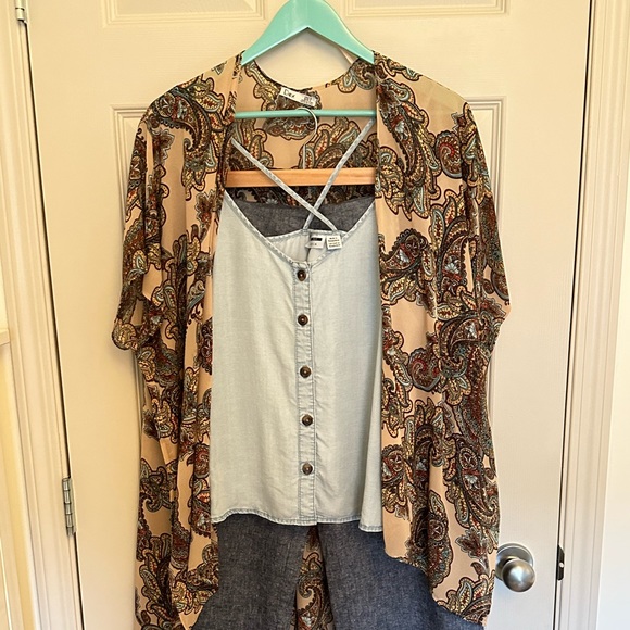 Dex flowy multi-season open top with side slits (3/4 length). - Picture 1 of 3